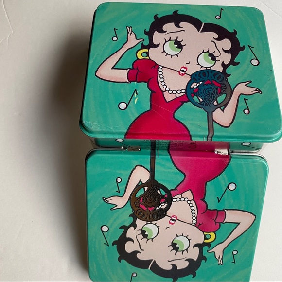 ✨EUC Betty Boop Keychain & Tin Mini Suitcase - Picture 8 of 14